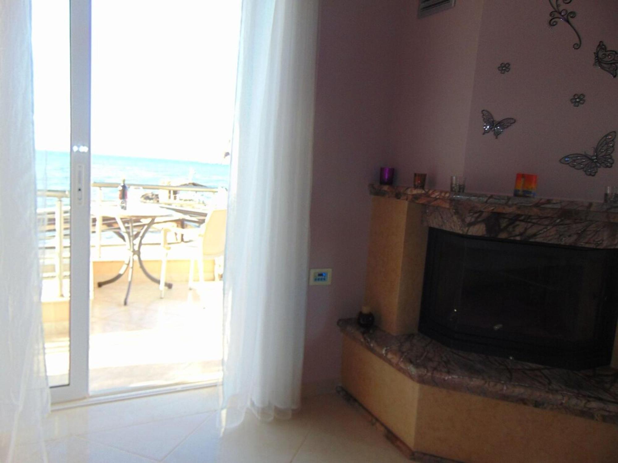 Comfy Beachfront Litinas Casa With Seaview La Canea Exterior foto